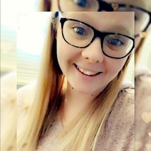 Meet your Posher, Courtney